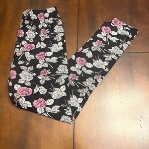 JUST COZY Pink & Black Floral Leggings